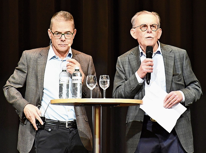 Bernhard Schneider (links) führte durch den Abend, Orlando Rabaglio begrüsste und verabschiedete die Gäste.