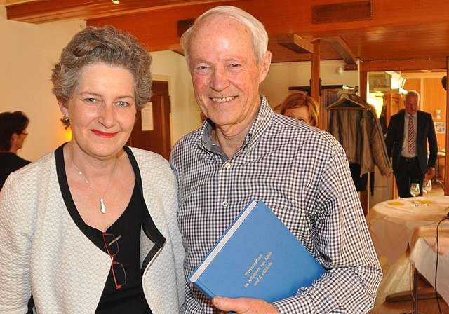 «Wirtschaftskunde» für die Ämtler Gastro-Unternehmen: Herbert Gübeli und Gastro-Affoltern-Präsidentin Vreni Spinner. (Bild Werner Schneiter)