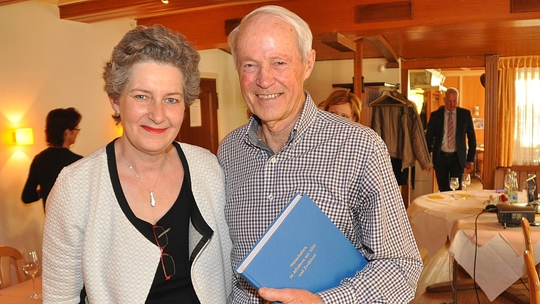 «Wirtschaftskunde» für die Ämtler Gastro-Unternehmen: Herbert Gübeli und Gastro-Affoltern-Präsidentin Vreni Spinner. (Bild Werner Schneiter)