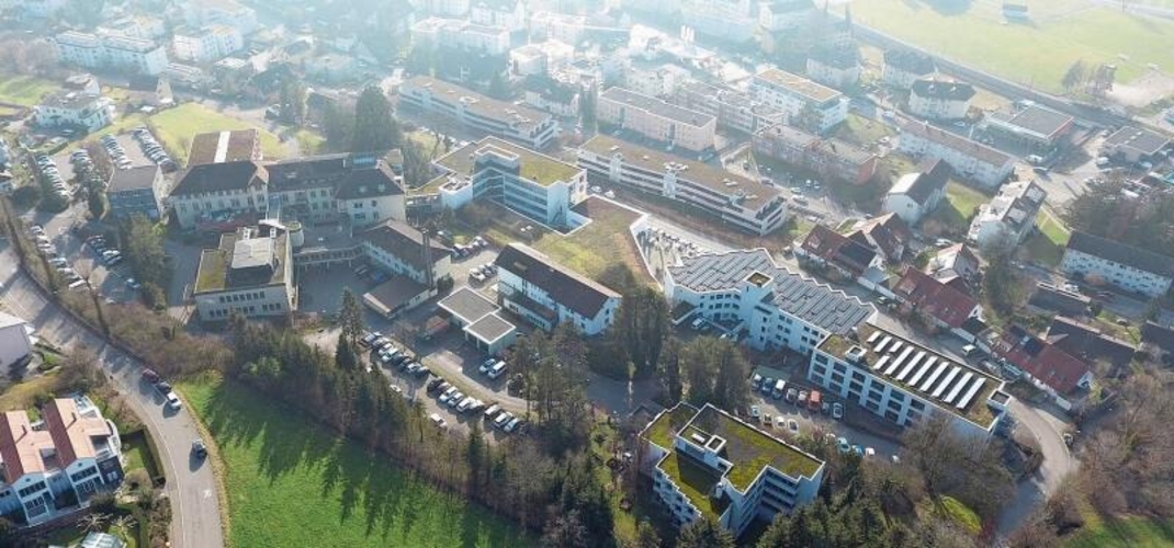 Das Spital Affoltern aus der Luftperspektive. (Bild CH Media)