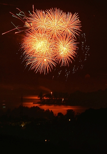 Lichterzauber über Mettmenstetten. Vom Festplatz beim Paradies bot sich eine traumhafte Übersicht.
