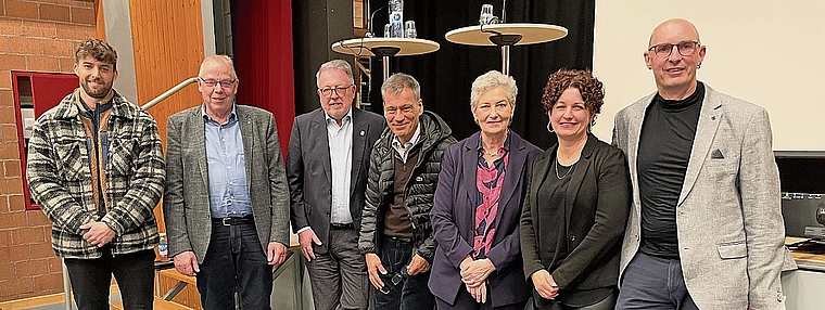 Dies sind die sieben Anwärterinnen und Anwärter für den Gemeinderat Mettmenstetten (von links): Josua Suter, Jürg Meili, Fabio Oetterli, Lukas Stucky, Vreni Spinner, Melanie Vollenweider und Marcel Eicher. (Bild Sandra Isabél Claus)