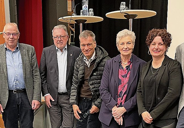 Dies sind die sieben Anwärterinnen und Anwärter für den Gemeinderat Mettmenstetten (von links): Josua Suter, Jürg Meili, Fabio Oetterli, Lukas Stucky, Vreni Spinner, Melanie Vollenweider und Marcel Eicher. (Bild Sandra Isabél Claus)