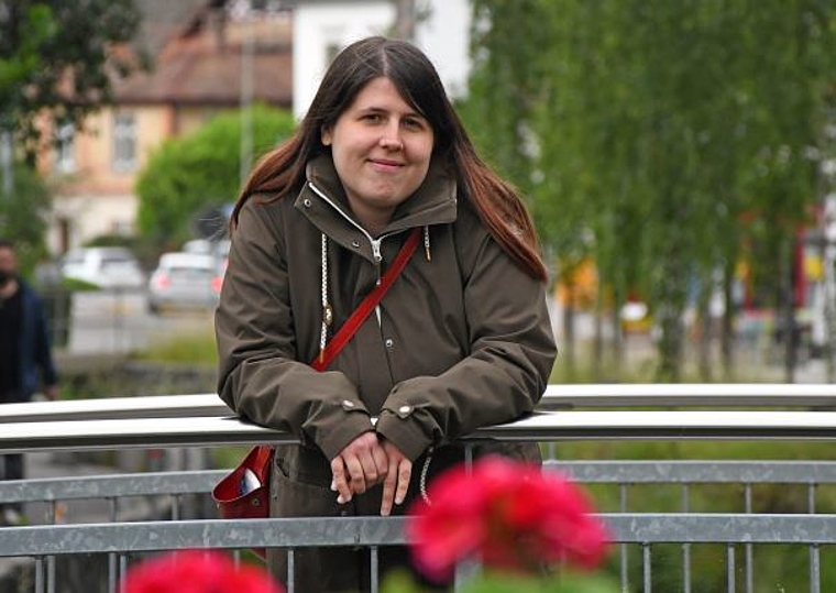 Tamara Guidolin wohnt seit 2015 in Affoltern. Ihr erstes Buch wurde 2013 veröffentlicht, inzwischen hat sie ihr Pensum als Kaufmännische Mitarbeiterin reduziert, um mehr Zeit fürs Schreiben zu haben. (Bild Livia Häberling)