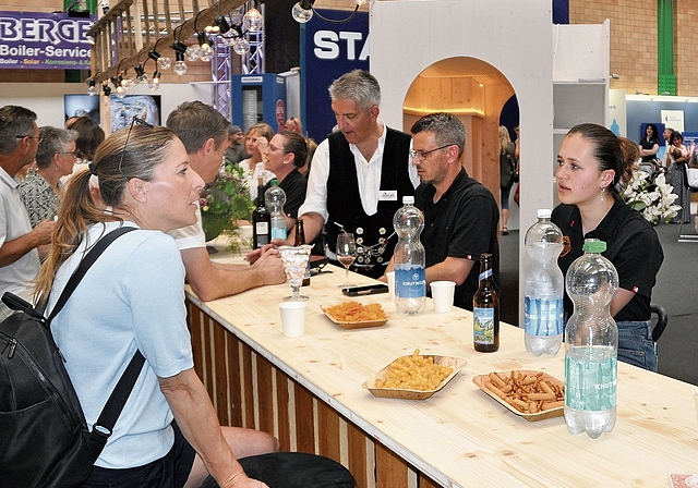 An der Expo 2026 präsentierten zahlreiche Gewerbebetriebe ihre Produkte und Dienstleistungen. Die Ausstellung bot Gelegenheit für Gespräche, neue Kontakte und einen Einblick in die Vielfalt des Obfelder Gewerbes. (Bilder Werner Schneiter)