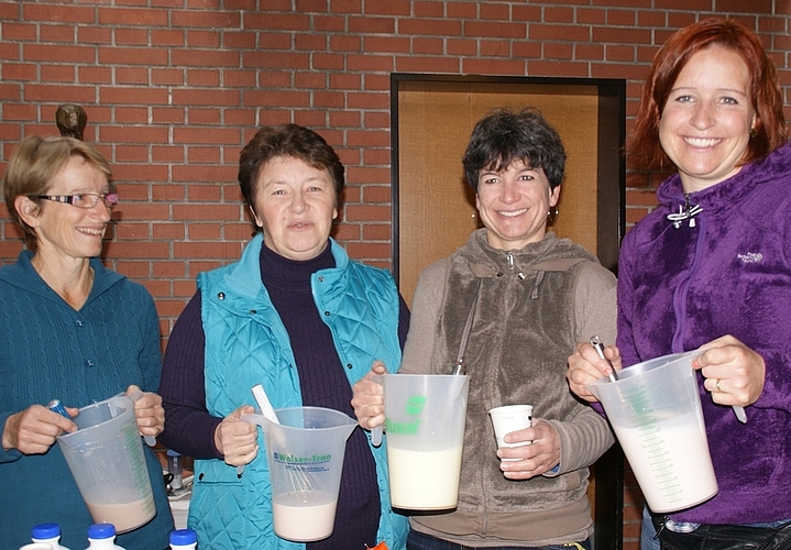 Ausschank-Team in Zwillikon. Von links: Klär Grimmer, Claudia Kälin, Sandra Beeler und Brigitte Berkhof.