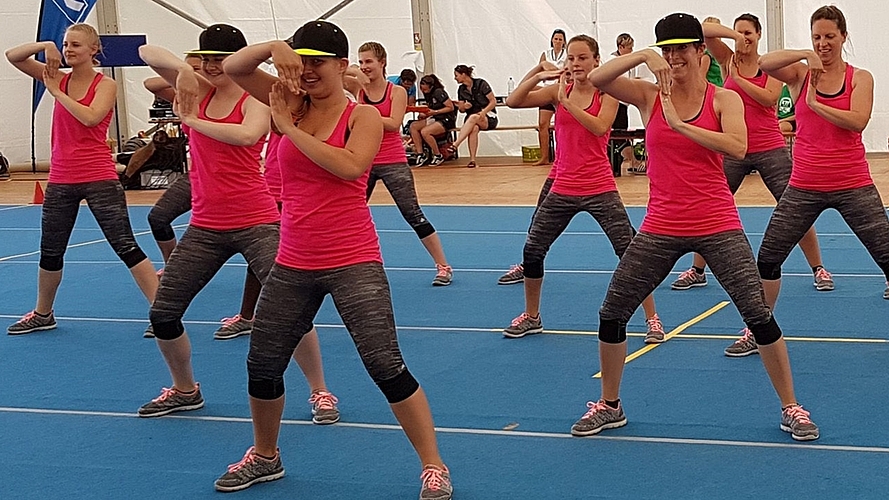 Im TeamAerobic gilt es, Rhythmus und Synchronität perfekt aufeinander abzustimmen.