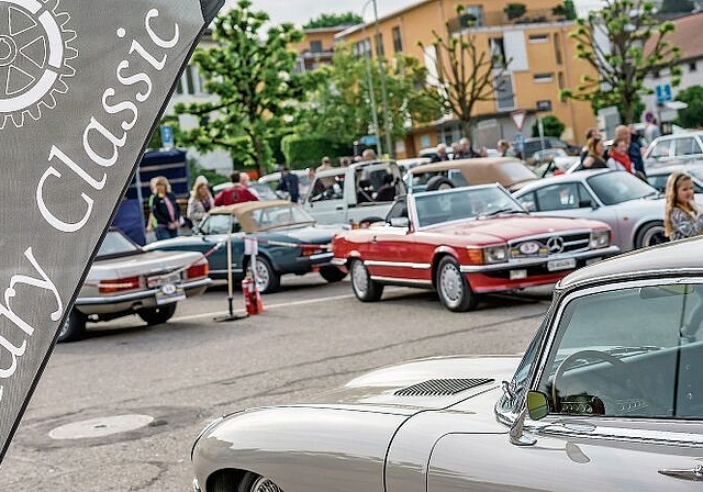 Zur Erstauflage der «Rotary Classic» fanden vor zwei Jahren 63 Oldtimer-Fahrzeuge nach Affoltern. (Archivbilder zvg.)