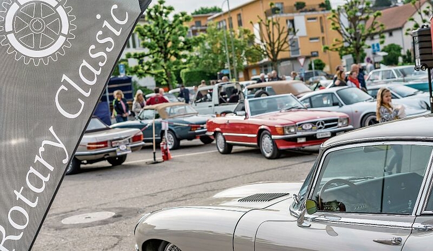 Zur Erstauflage der «Rotary Classic» fanden vor zwei Jahren 63 Oldtimer-Fahrzeuge nach Affoltern. (Archivbilder zvg.)
