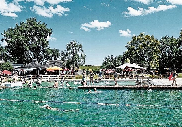 Schwimmen und planschen ist in Maschwanden wieder erlaubt. (Bild Salomon Schneider)