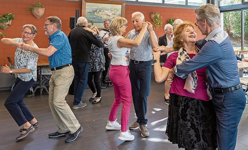 Disco-Anlässe für Seniorinnen und Senioren sind zurzeit ein gefragtes Angebot. (Bilder Pro Senectute)