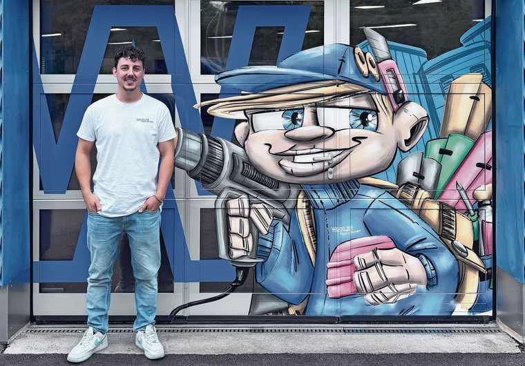 Mario Winkler (33) vor seiner Werkstatt in Affoltern. (Bild Deviprasad Rao)