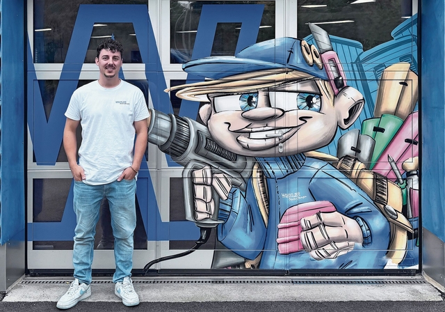 Mario Winkler (33) vor seiner Werkstatt in Affoltern. (Bild Deviprasad Rao)
