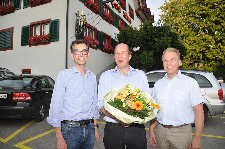 Abschied und Neubeginn, von links: Thomas Frick, während eines halben Jahres Interimspräsident, der neue Präsident Olivier Hofmann und Marcel R. Streiff, abtretender Geschäftsstellenleiter, jetzt Standortförderer. (Bild Werner Schneiter)