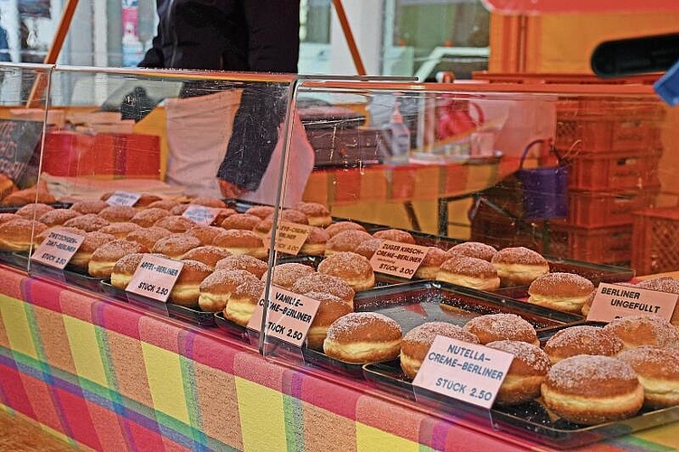 Feine Süssigkeiten am Markt.