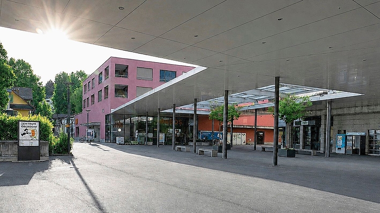 Der «hotteste» Hotspot im Amt: Das Stadtzentrum von Affoltern sollte noch etwas mehr begrünt werden, um übermässige Überwärmung zu vermeiden. (Bild Claudia Eugster)