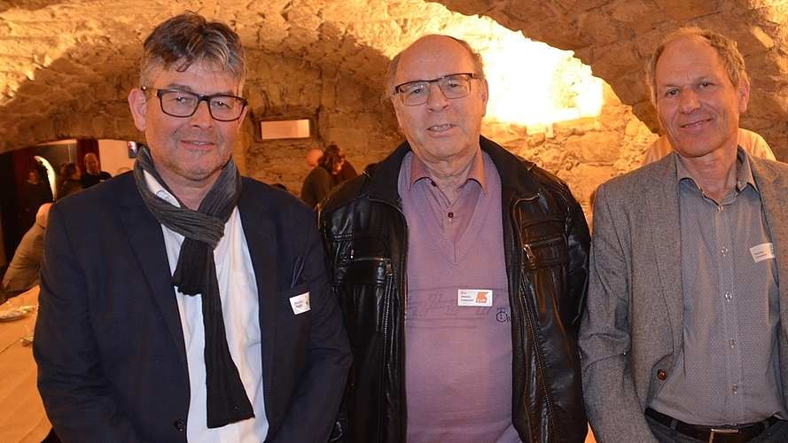 In der Löwen-Bar in Hausen auf dem Podium, von links: Martin Haab (SVP, Mettmenstetten, bisher), Kurt Meister (CVP, Obfelden) und Thomas Schweizer (Grüne, Hedingen). <em>(Bild Thomas Stöckli)</em> In der Löwen-Bar in Hausen auf dem Podium, von links: Martin Haab (SVP, Mettmenstetten, bisher), Kurt Meister (CVP, Obfelden) und Thomas Schweizer (Grüne, Hedingen). <em>(Bild Thomas Stöckli)</em>