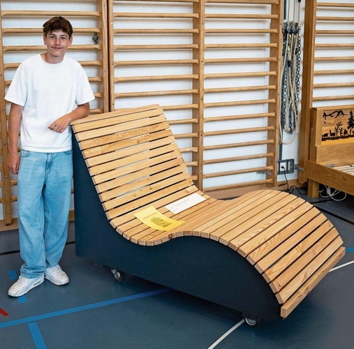 Tim Häusler baute diese Liege aus Holz.