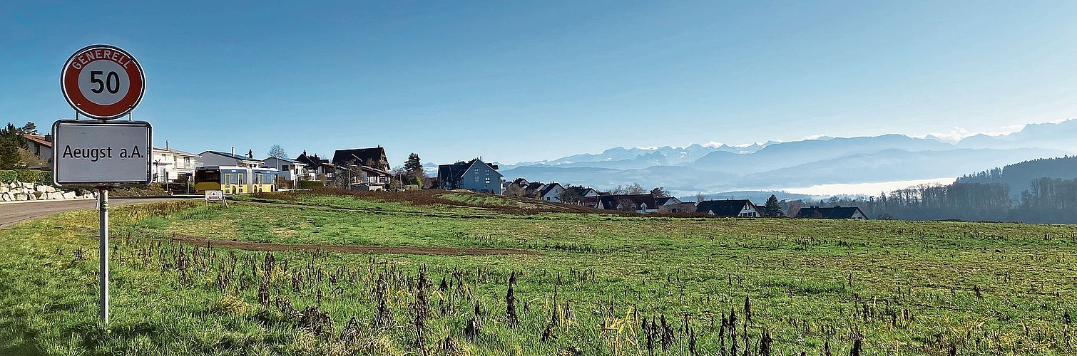 Von Aeugst bietet sich oft ein traumhafter Blick in die Alpen. Von Aeugst bietet sich oft ein traumhafter Blick in die Alpen.