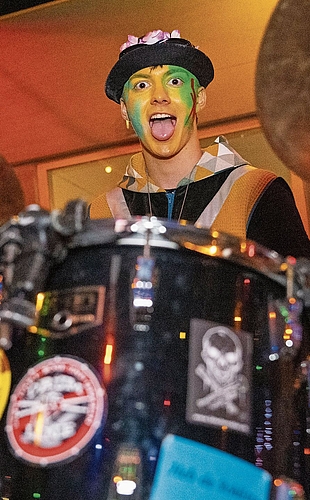 Coole Aufnahme während des Auftritts. Coole Aufnahme während des Auftritts. (Bild Nico Ilic)