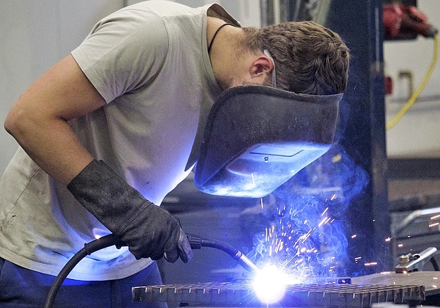 Bei der Ernst Schweizer AG in Hedingen sind noch Lehrstellen als Produktionsmechaniker/-in EFZ oder als Metallbauer/-in EFZ frei. (Bild zvg.)