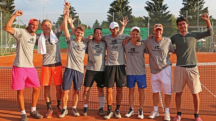 Das erfolgreiche Wettswiler Team (von links): Josef Prix, Dominik Recek, Thibault Gagnaux, Andy Sinn, Dominique Gilli, Adi Schalbetter, Guido Baumann (Captain), Daniel Kesseli. Es fehlt der Stammspieler Kevin Urech. <em>(Bild BK)</em>