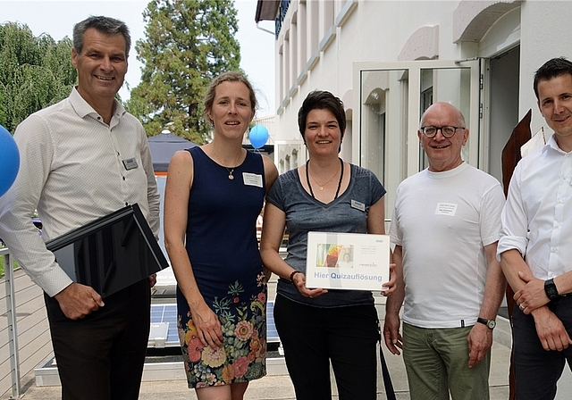 Am Tag der offenen Tür der Firma Schweizer in Hedingen getroffen: Sjef de Bruijn, Geschäftsbereichsleiter Solarsysteme Ernst Schweizer AG, Cathy Kroh, Tage der Sonne, Manuela Huhler, Kommunikation Ernst Schweizer AG, Peter Ackermann, Tage der Sonne