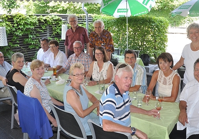 Der «harte Kern» von GastroAffoltern – eine Vereinigung, die nun Geschichte ist: Wirtinnen und Wirte bei der «Abdankung» im Restaurant Weingarten in Affoltern. <em>(Bild Werner Schneiter)</em>