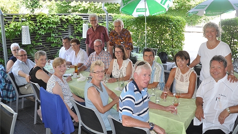 Der «harte Kern» von GastroAffoltern – eine Vereinigung, die nun Geschichte ist: Wirtinnen und Wirte bei der «Abdankung» im Restaurant Weingarten in Affoltern. <em>(Bild Werner Schneiter)</em>