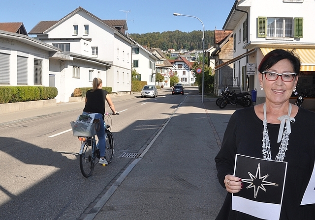 Setzt sich für eine Weihnachtsbeleuchtung an der Unteren Bahnhofstrasse in Affoltern ein, auch ab 2019: Susanne Crimi will Firmen und Private für ein Sponsoring gewinnen. <em>(Bild Werner Schneiter)</em>