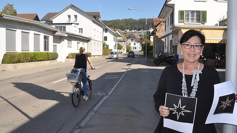 Setzt sich für eine Weihnachtsbeleuchtung an der Unteren Bahnhofstrasse in Affoltern ein, auch ab 2019: Susanne Crimi will Firmen und Private für ein Sponsoring gewinnen. <em>(Bild Werner Schneiter)</em>
