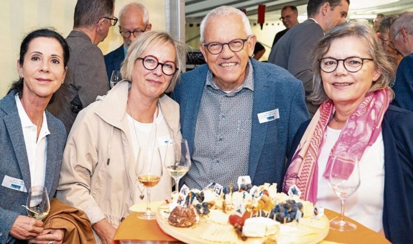 Carmen Müller, Gemeinderätin Stallikon, Richterin Mirjam Lepek Gretsch mit Peter Gretsch (Gemeinderat Wettswil) und Katrin Röthlisberger (Gemeindepräsidentin Wettswil) (v. l.).