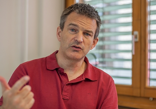 Standortförderer Johannes Bartels erläutert seine Vision für das Knonauer Amt. <em>(Bild Salomon Schneider)</em>
