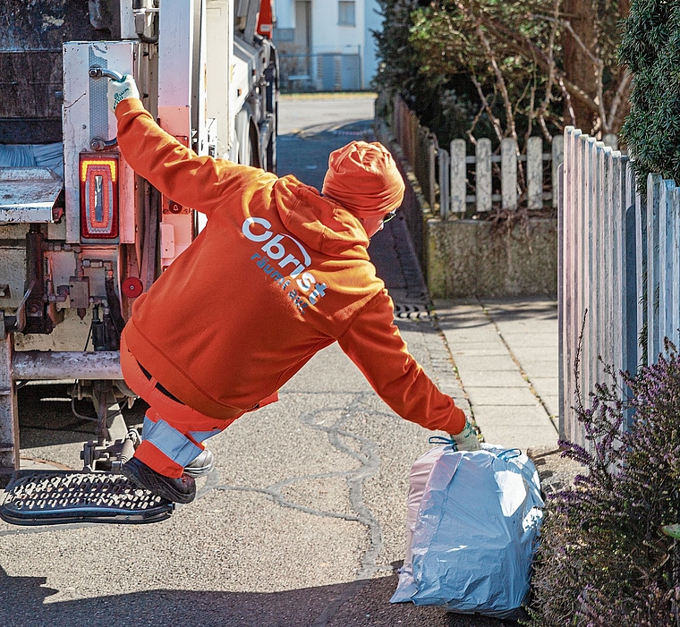 Wer in Affoltern den Müll einsammelt, soll das bitte leise machen, finden mehrere Einwohnerinnen und Einwohner. (Symbolbild Mathias Förster / CH Media)