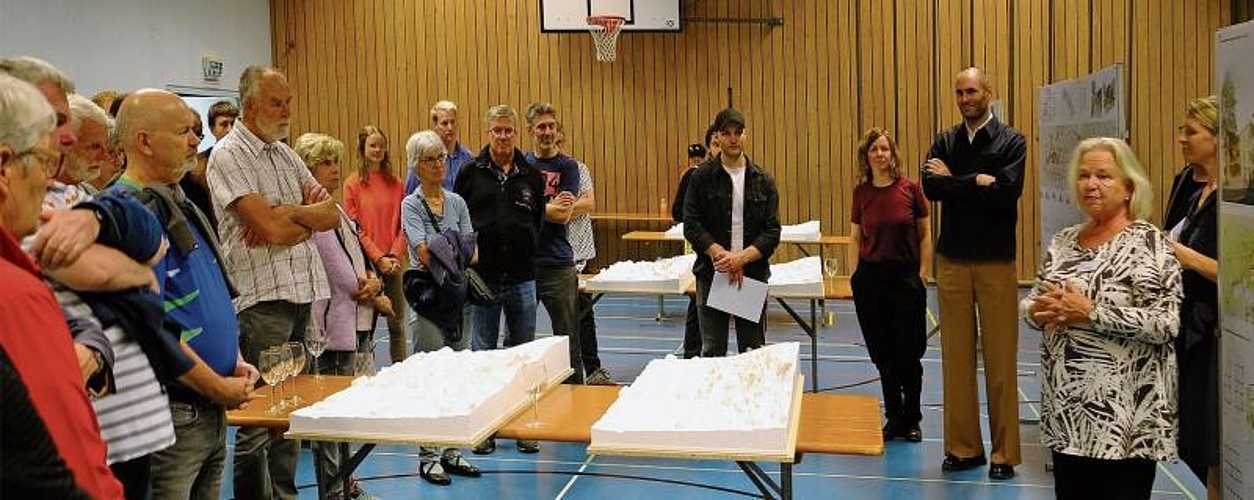 Gemeinderätin Monika Rohr bei der Präsentation der Wettbewerbsergebnisse. (Visualisierung und Bild zvg)