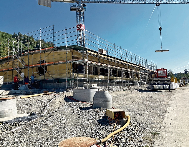 Der Rohbau der neuen Dreifachturnhalle mit Tagesstrukturen in Hausen ist beendet. (Bilder Marianne Voss) Der Rohbau der neuen Dreifachturnhalle mit Tagesstrukturen in Hausen ist beendet. (Bilder Marianne Voss)