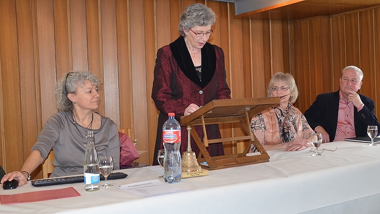 Letzte Generalversammlung von Gastro Affoltern im «Löwen», Hausen. Von links: Anita Häberling, Sekretariat, Präsidentin Vreni Spinner, Kassierin Barbara Eder sowie Vizepräsident und Gastgeber Beat Burkard. (Bild Thomas Stöckli)