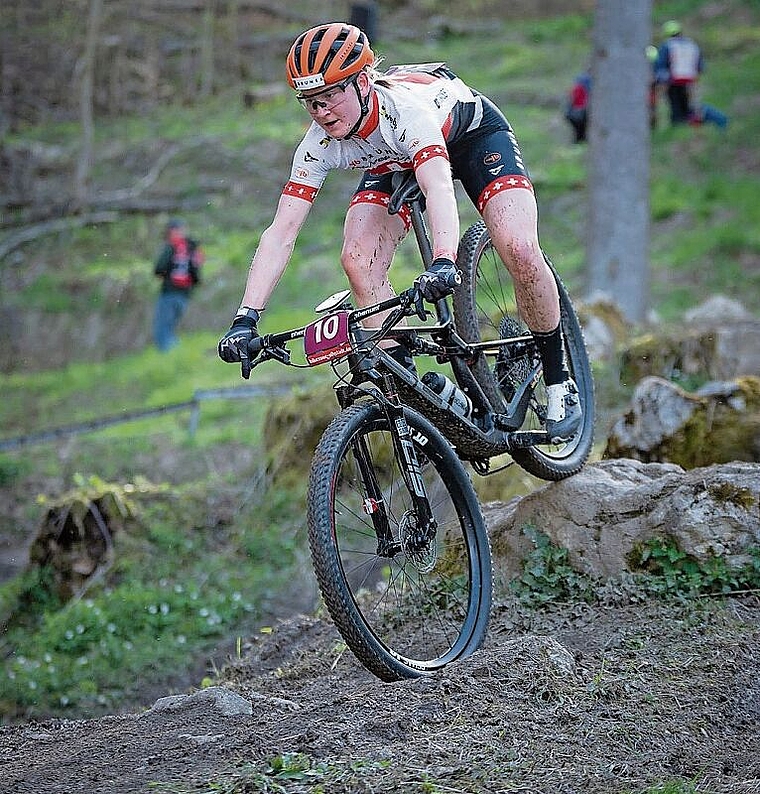 Schweizermeisterin Jacqueline Schneebeli zirkelt gekonnt über den Weltcup-Parcours in Albstadt. (Bild Jürgen Grünwidl)