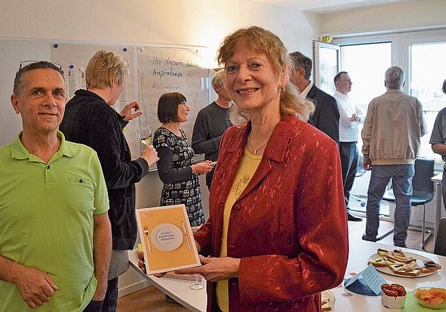Viktor Arheit und Marianne Voss luden zur Vernissage ihres Kolumnen-Büchleins. (Bild Thomas Stöckli)
