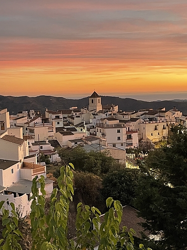 Priska und Michi Bauer betreiben seit 2022 in einem Bergdorf in Südspanien das Hotel Olive & Ivy. (Bild zvg)