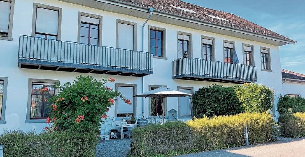 Das Langhaus mit Baujahr 1880 wurde vor neun Jahren umgebaut. (Bilder Dominik Stierli)