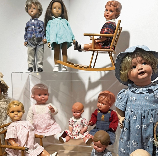 Ein Teil der Ausstellung ist dem Thema Puppen gewidmet. Ein Teil der Ausstellung ist dem Thema Puppen gewidmet.