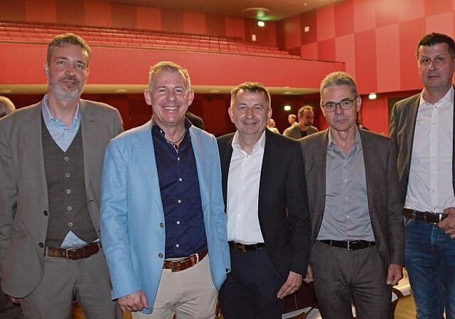 Sie vermittelten im Kasinosaal Affoltern Infos zur Spital-Zukunft aus erster Hand, von links: Jörg Gruber, Versorgungs­planer der kantonalen Gesundheitsdirektion, von der Spital AG Stefan Gyseler, VR-Präsident, und Lukas Rist, Direktor, Moderator 