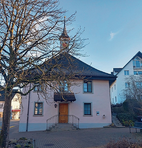 Das Türmlihaus, ein früheres Schulhaus, ist ein identitätsstiftendes Wahrzeichen, das heute für Vereine kostengünstig zu mieten ist.