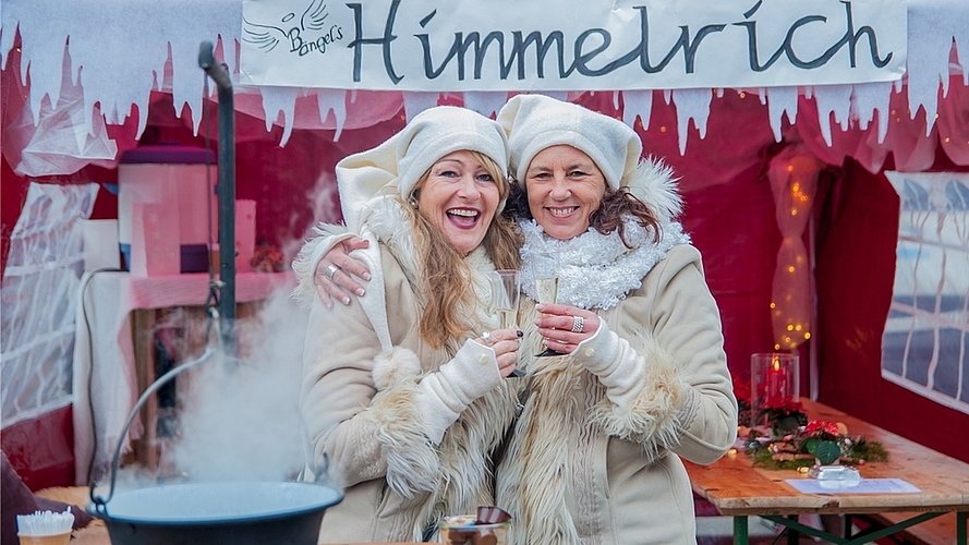 Die Freundinnen Claudia Sachs (links) und Claudia Küng verwöhnten die Kundschaft mit Kaffeespezialitäten und Cüpli.