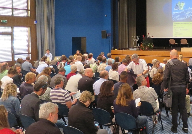 Gut besuchtes Forum «ecovillages» in Les Diablerets mit Vertretern aus Gemeinden, Wirtschaft und Tourismus. (Bild zvg.)