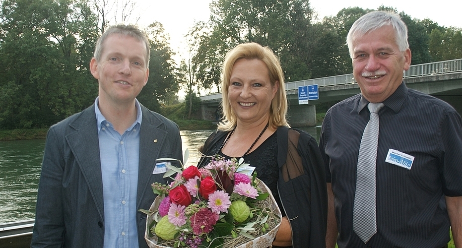 Referent Markus Huber (links) mit den Gastgebern Barbara Roth und Werner Schneiter. (Bilder tst.)
