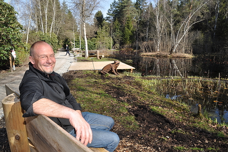 Geschäftsführer Mäni Blum bei den Spiegelteichen: «Neuerungen, aber der Park wird nicht zum Rummelplatz». (Bild Werner Schneiter)