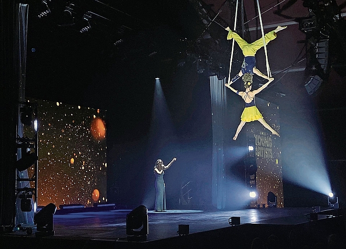 Tamara Pérez, Yael und Cedric Haldimann bei der Performance in Bern. (Bilder Selina Brodmann)