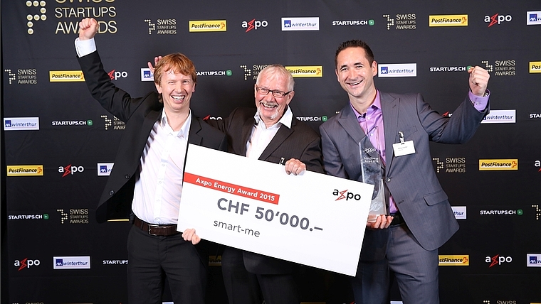 Freuen sich über den Axpo-Energy-Award: Affoltemer David Eberli, Noldy Eberli und Stefan Fischer (von links) von «smart-me».(Bild zvg.)